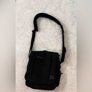 Travelon RFID Anti Theft Urban Tour Shoulder Sling Messenger Bag